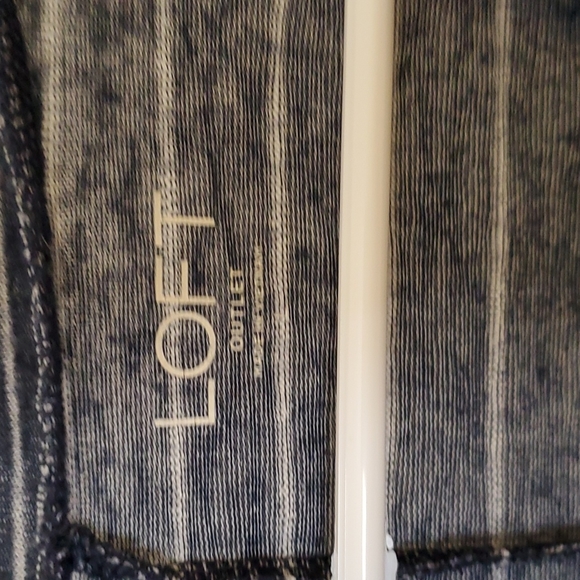 Loft Blue/White Striped Quarter Sleeve V-neck Shirt Size Large - Picture 2 of 3